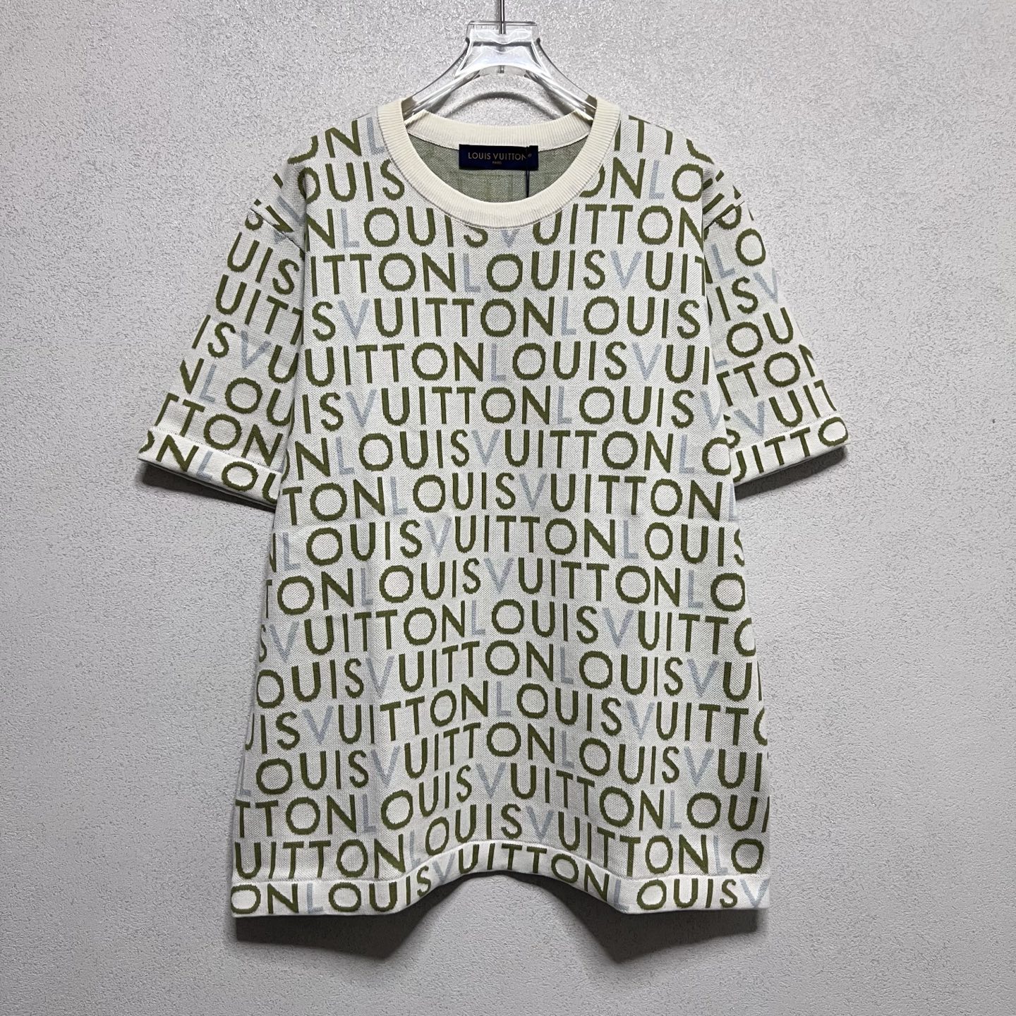 LV clothing-197