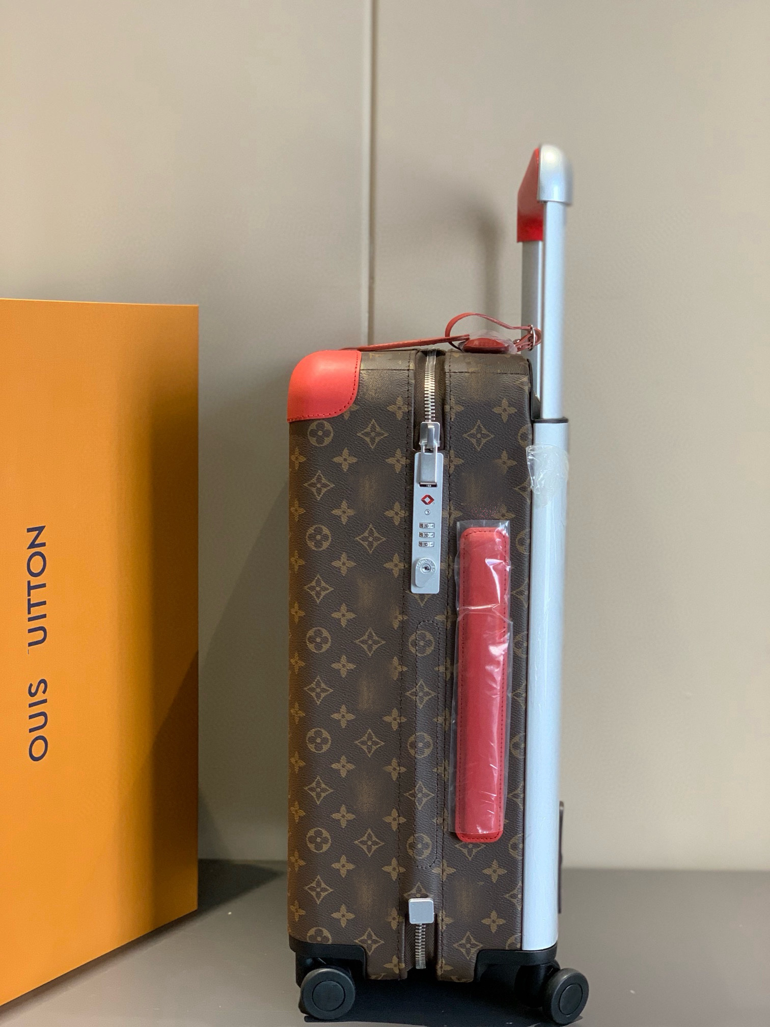 LV luggage-56
