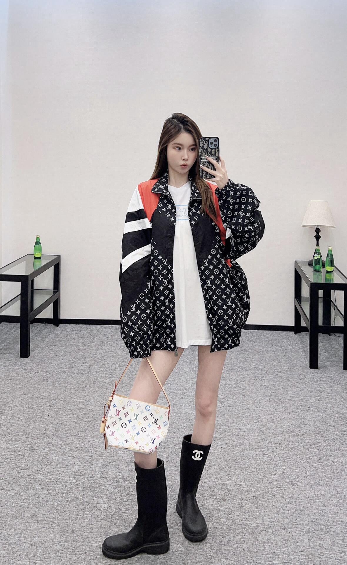 LV Clothing-319