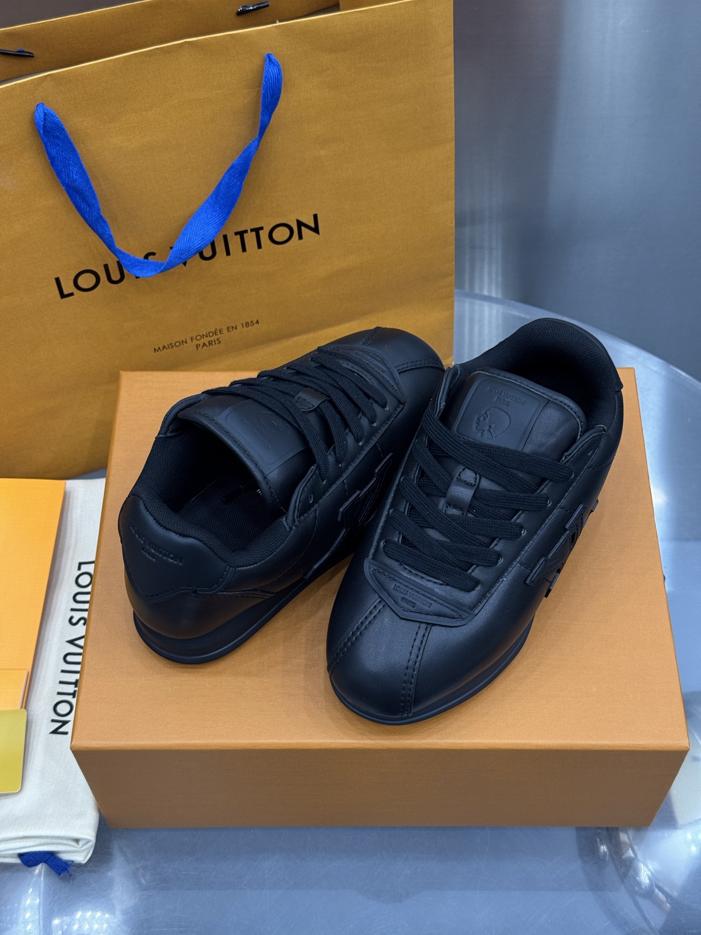 Lv Sneakers-221