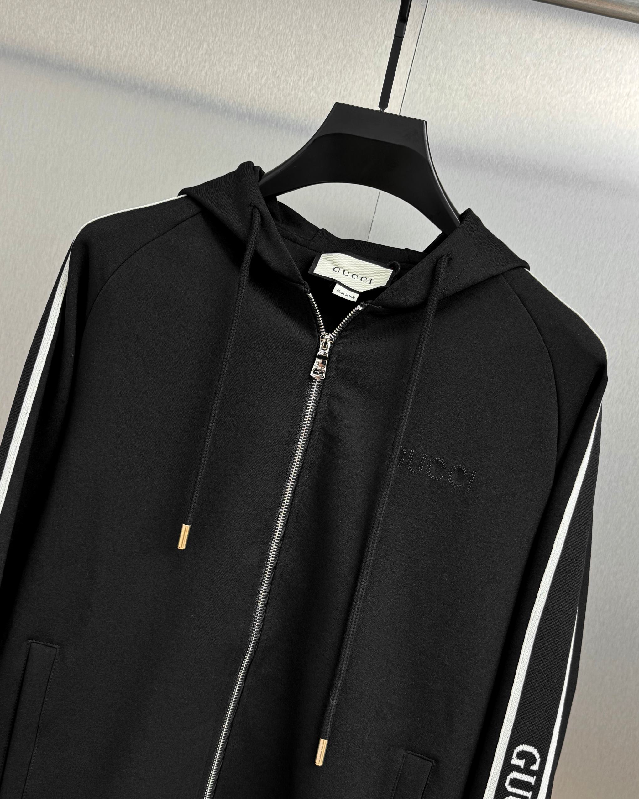 Gucci Clothing-288