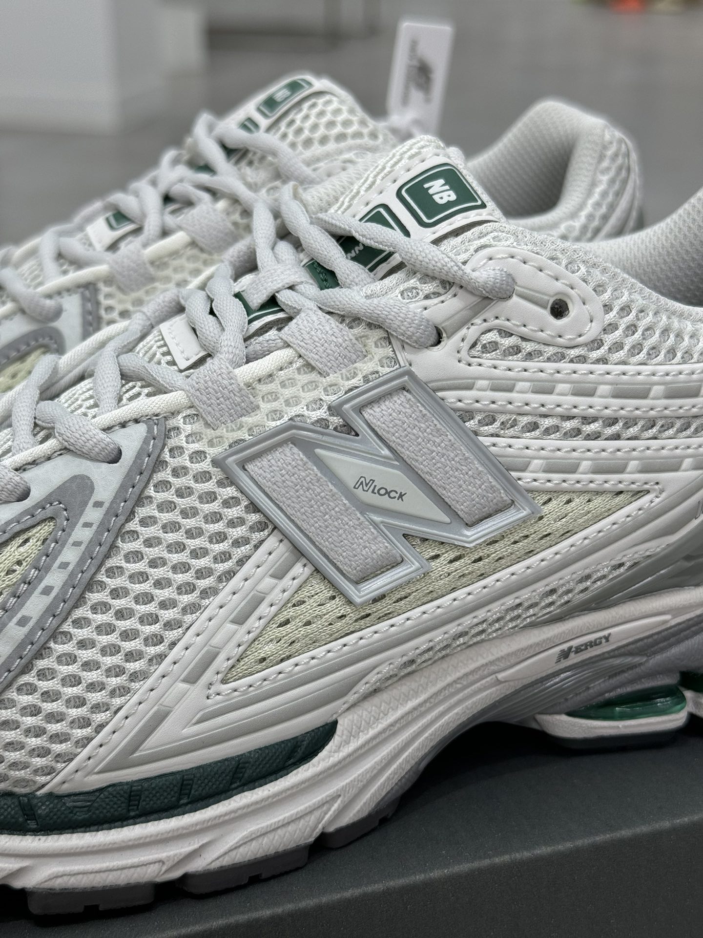 New Balance Sneakers-220