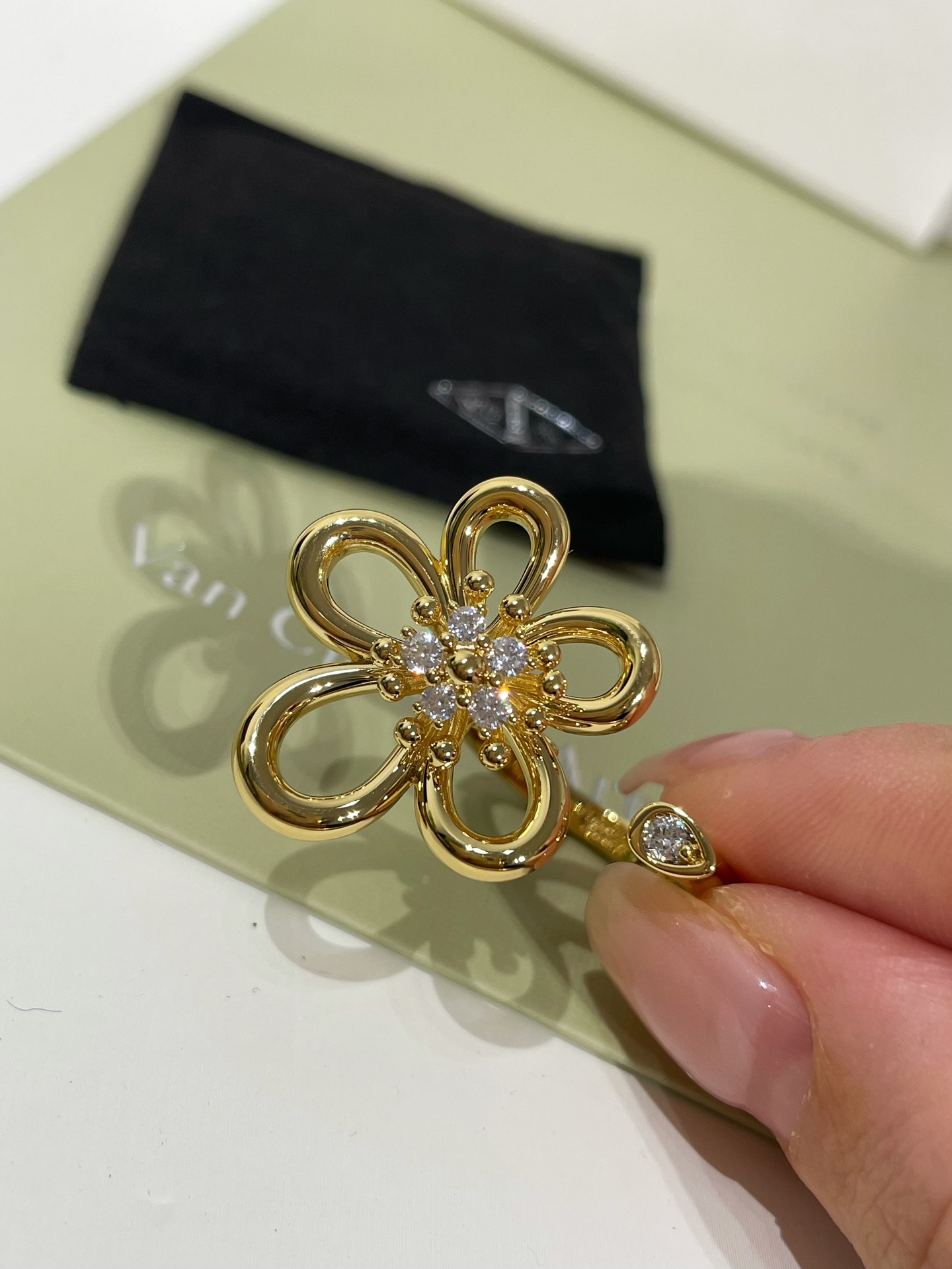Van Cleef & Arpels ring-1