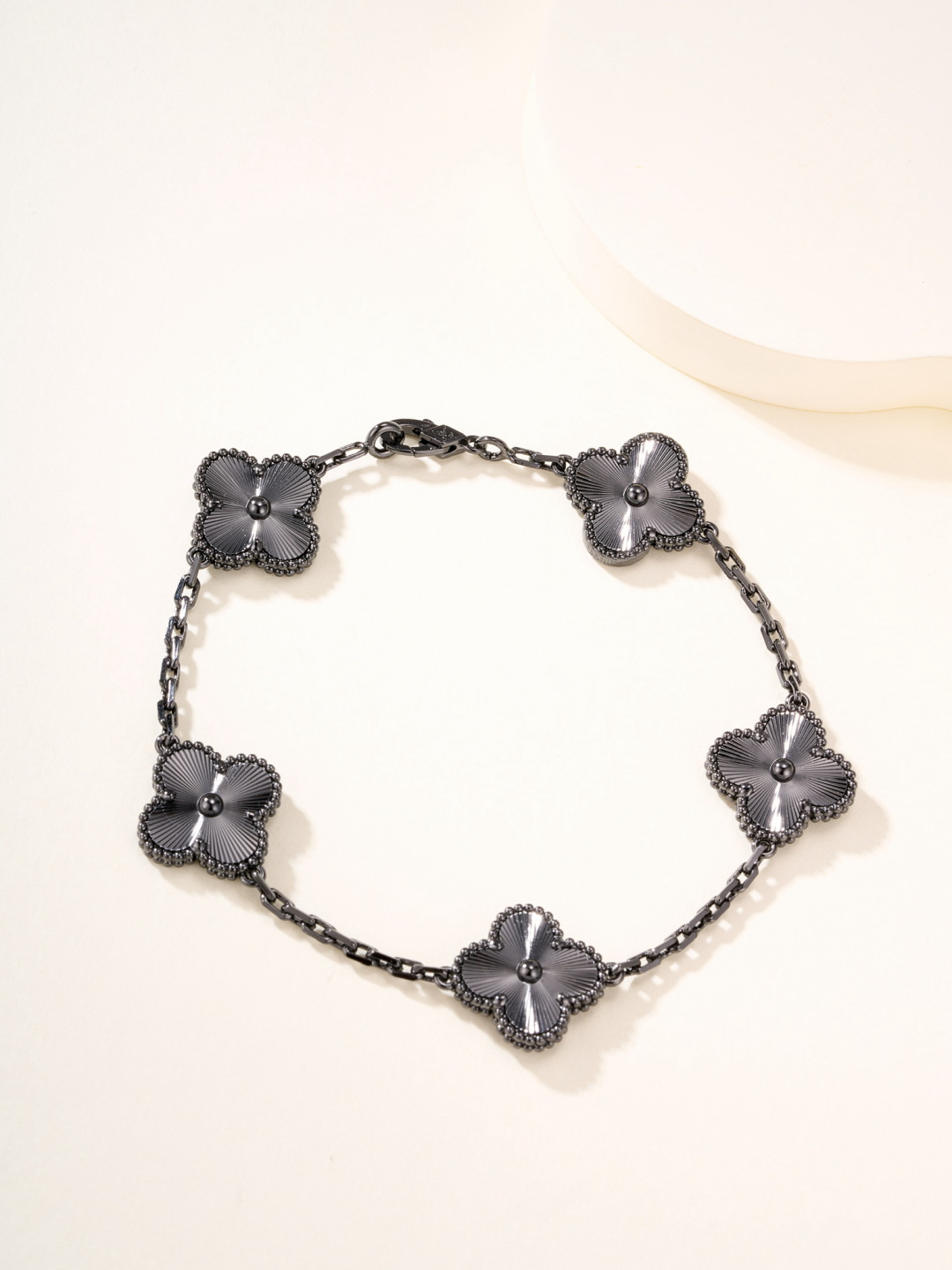 Van Cleef & Arpels Bracelet-17