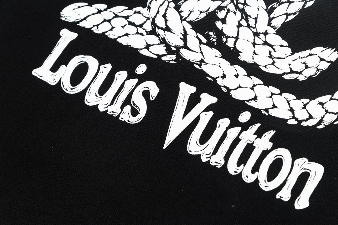 LV clothing-102