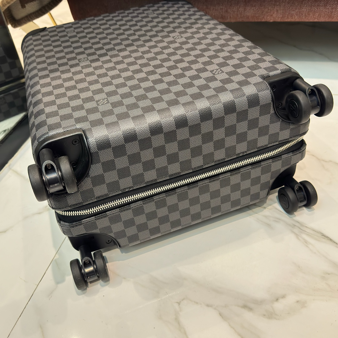 LV luggage-76
