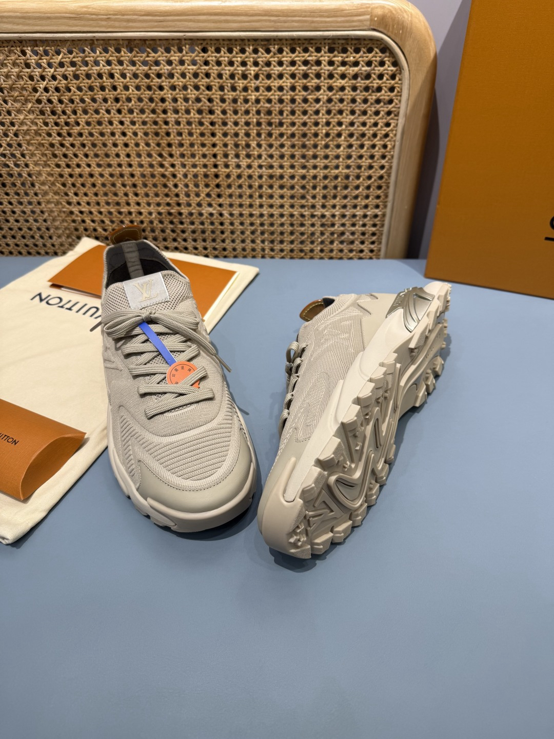 Lv Sneakers-184