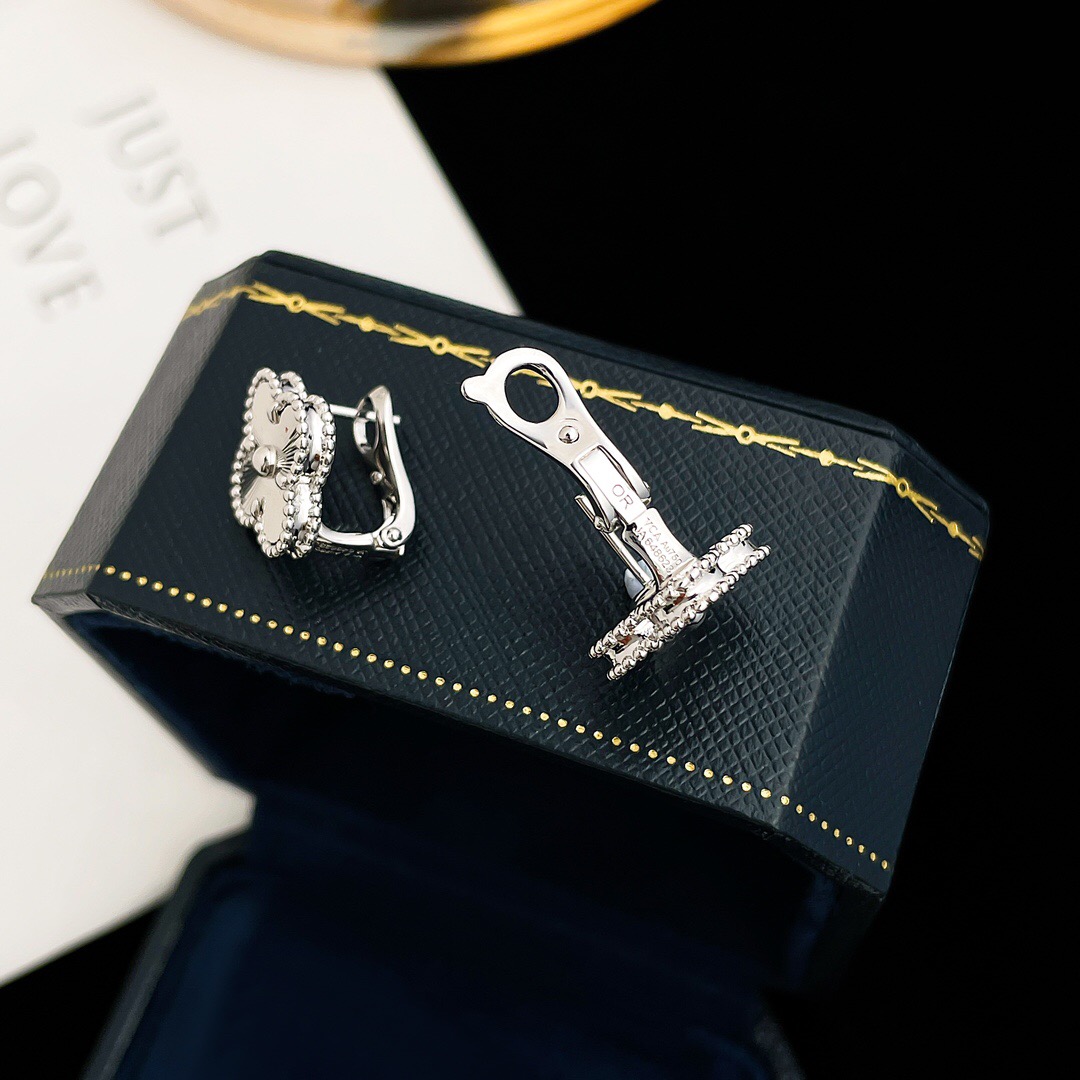 Van Cleef & Arpels earring-114