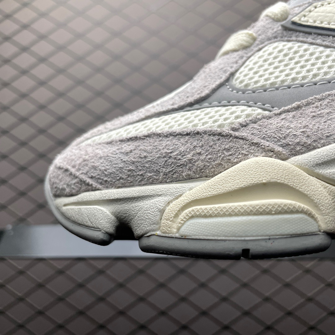 New Balance Sneakers-40