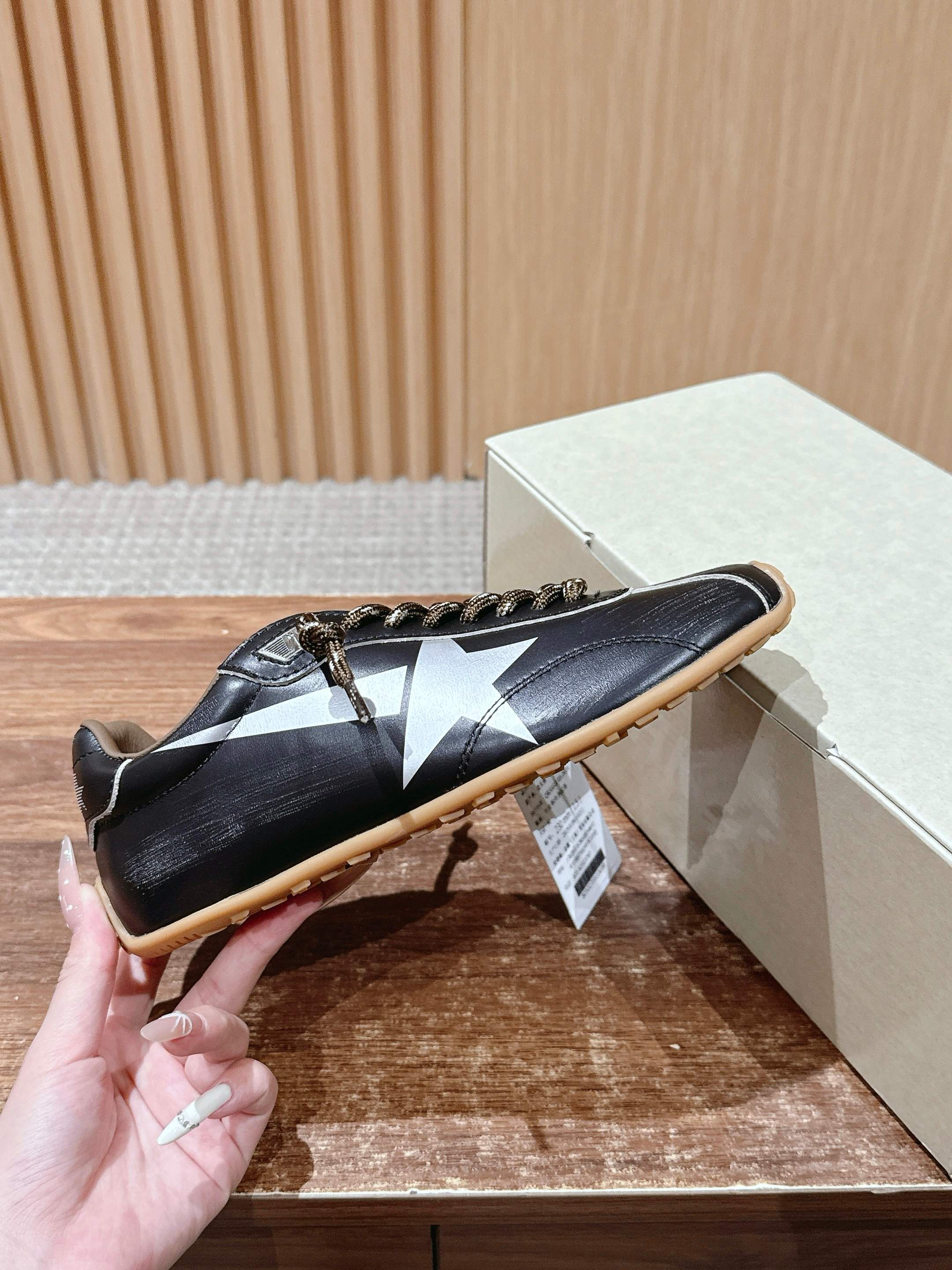Golden Goose Sneakers-51