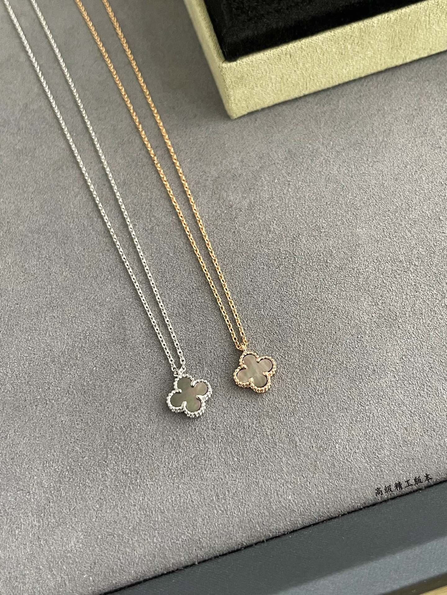 Van Cleef & Arpels necklace-100