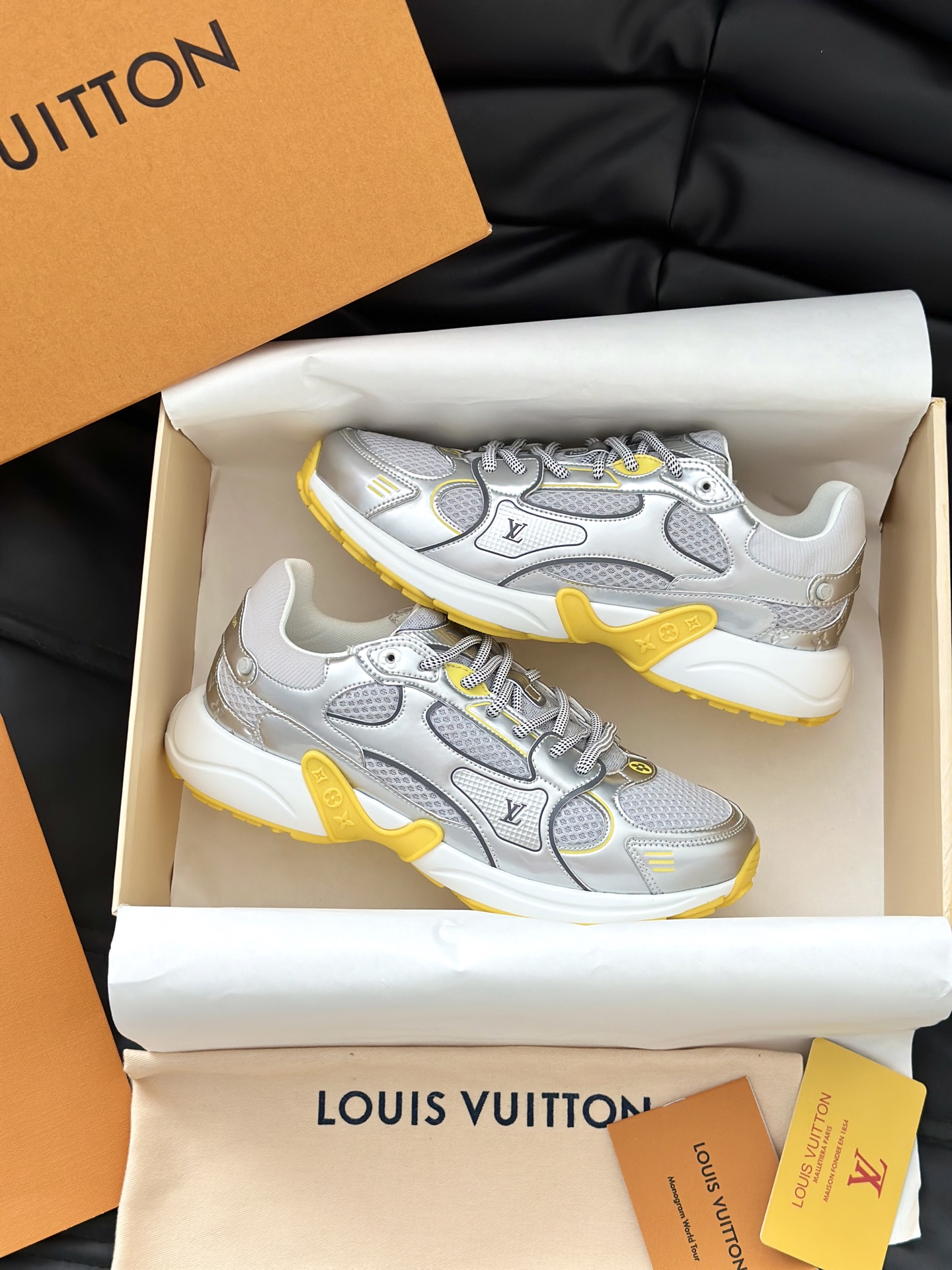 Lv Sneakers-209