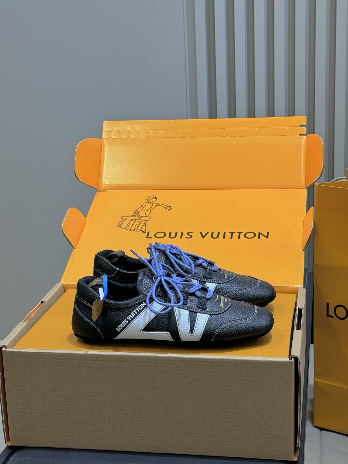 Lv Sneakers-225