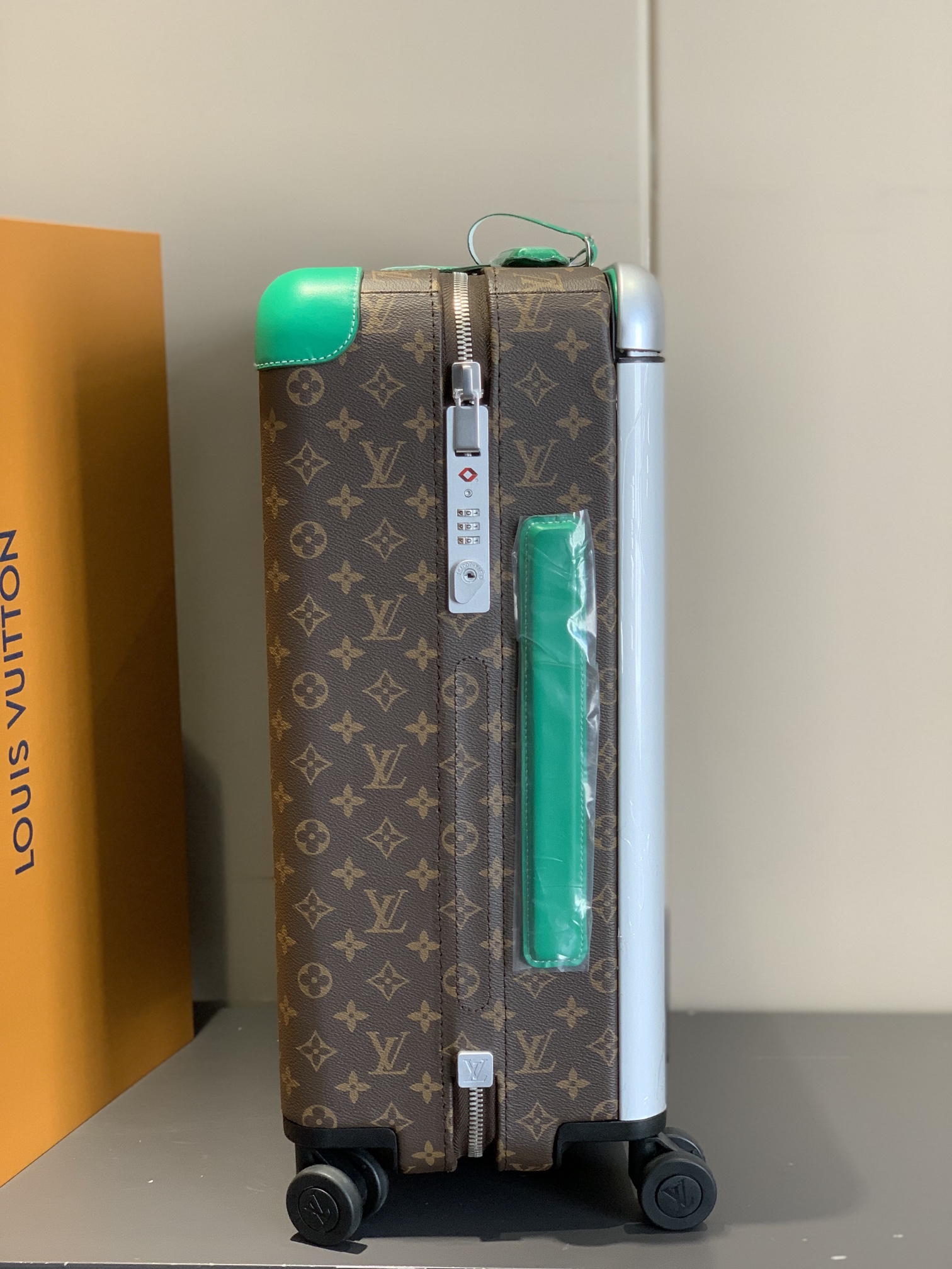 LV luggage-42