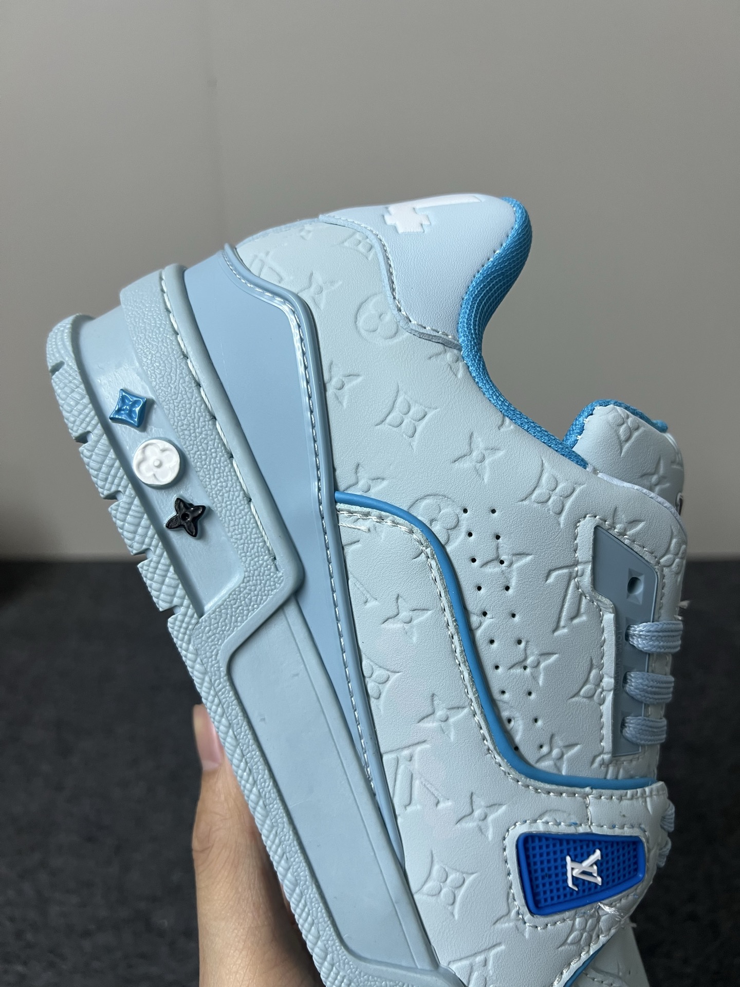 Lv Sneakers-117
