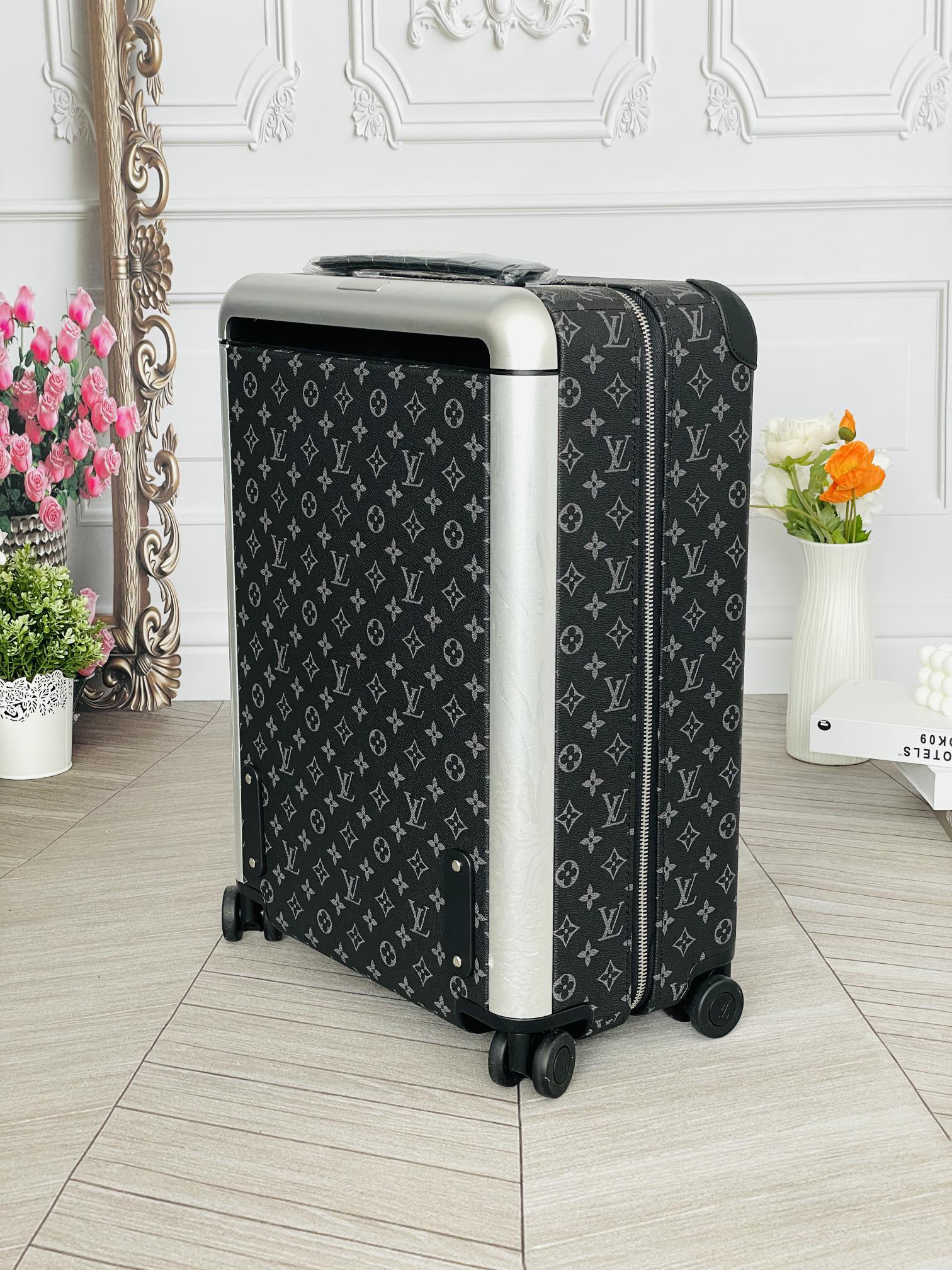 LV luggage-11