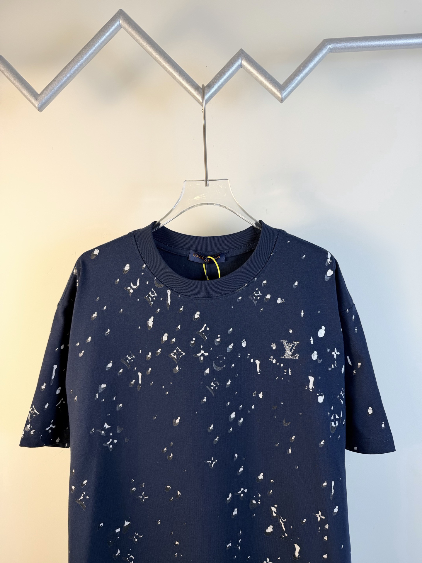 LV clothing-241