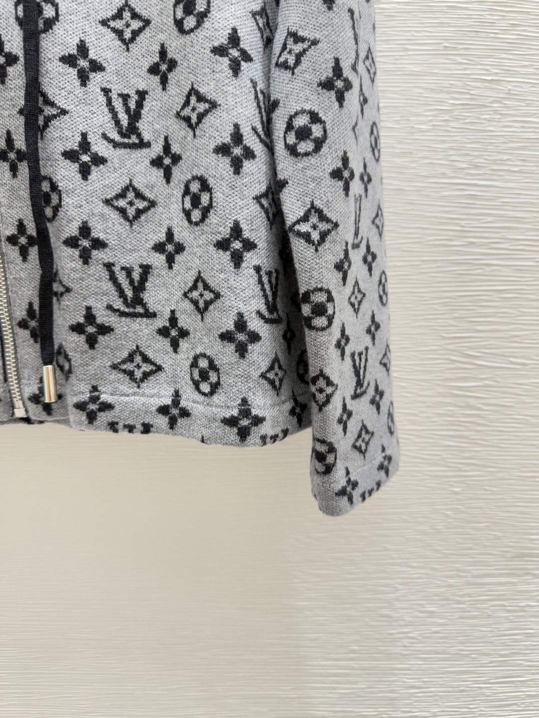 LV Clothing-320