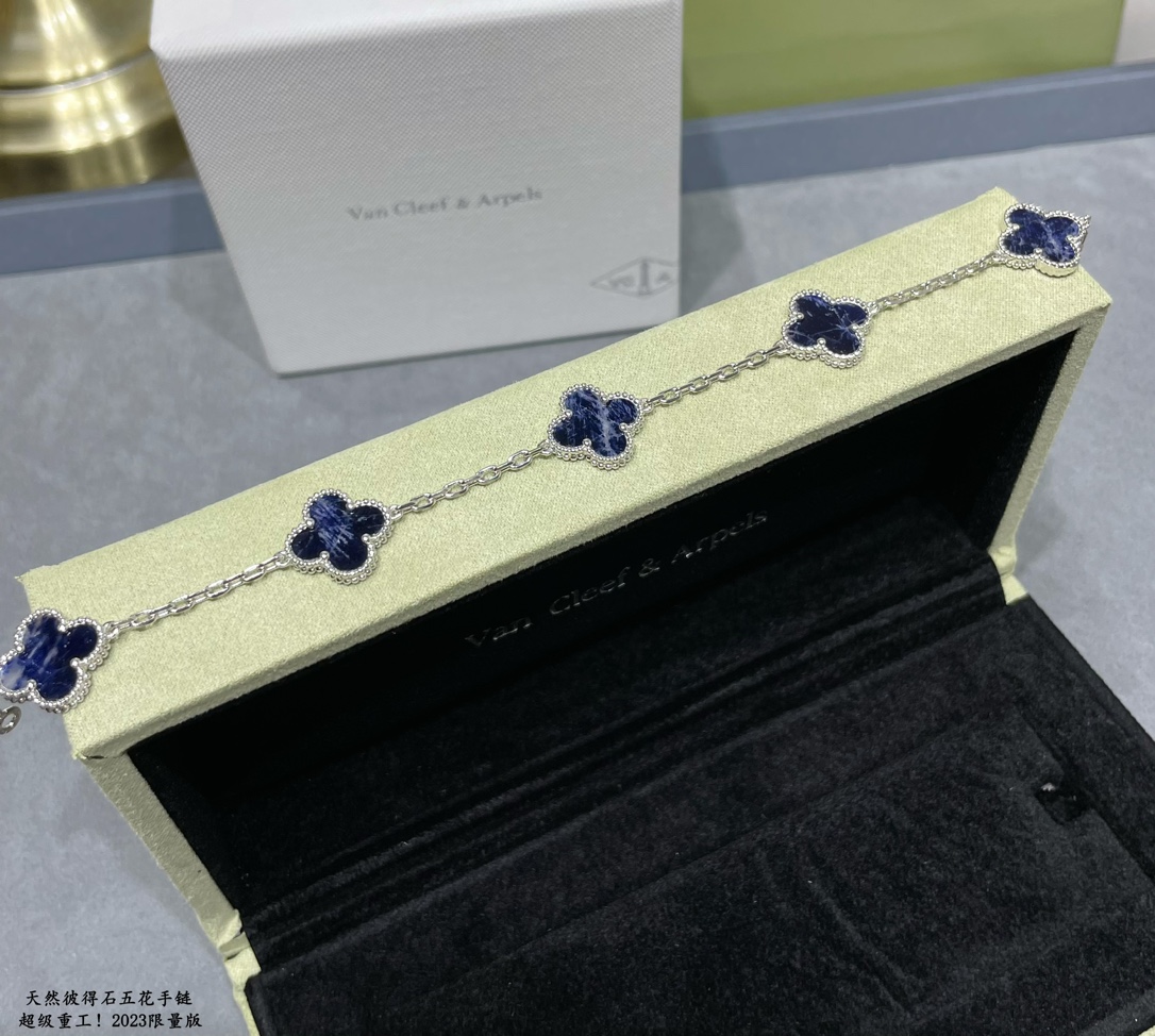 Van Cleef & Arpels Bracelet-114
