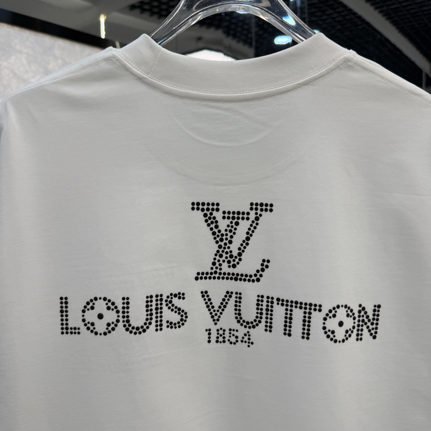 LV clothing-163
