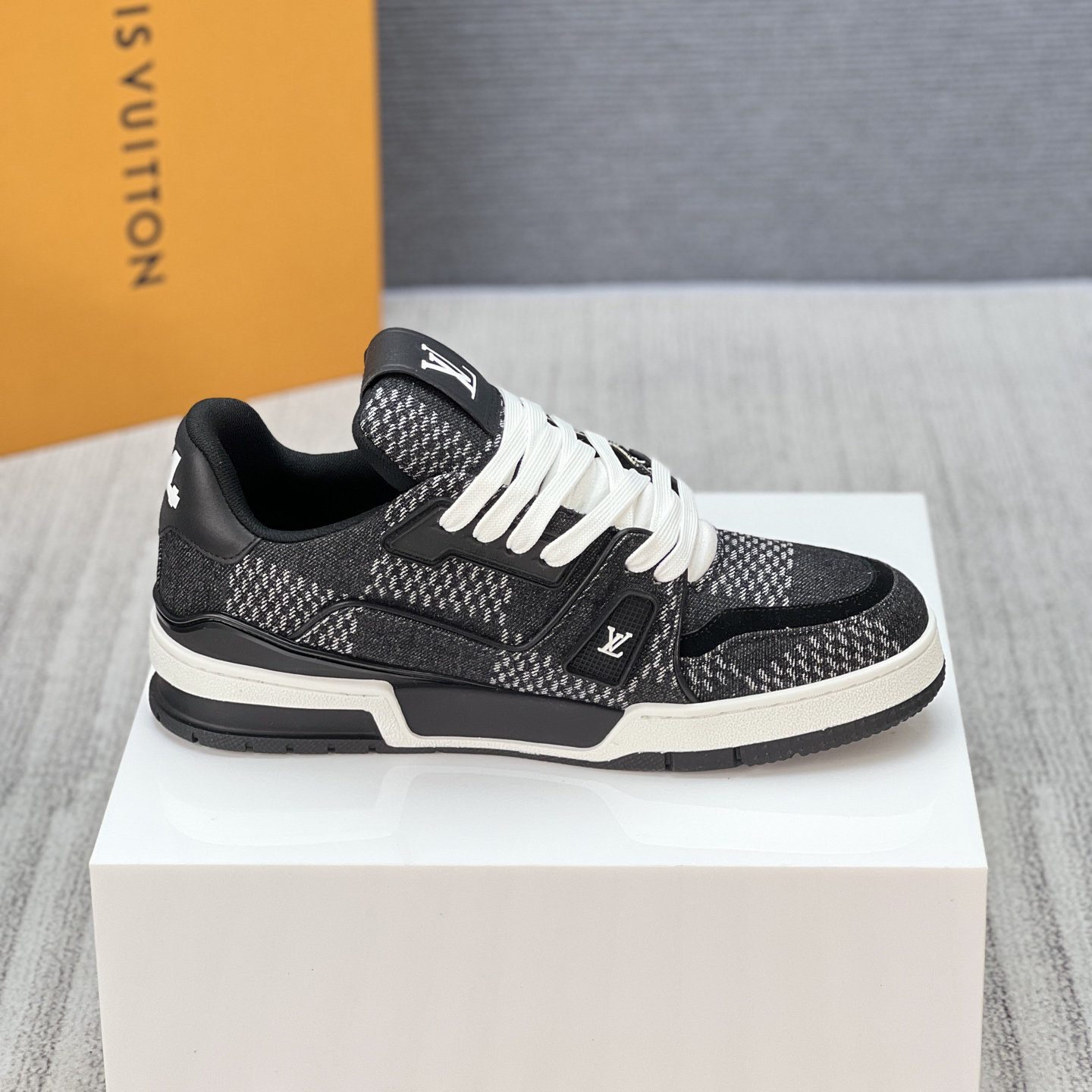 Lv Sneakers-152