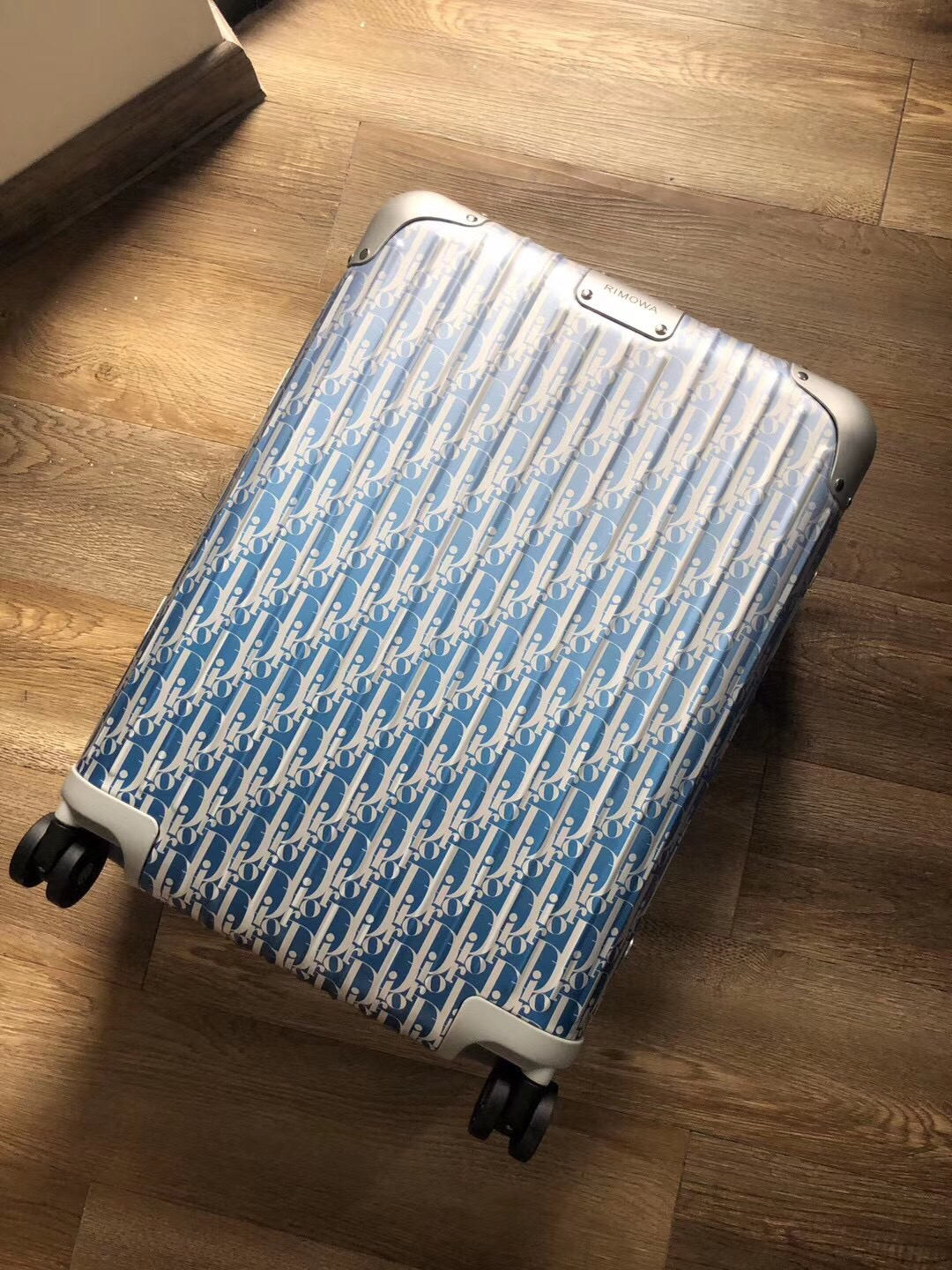 Dior luggage-8