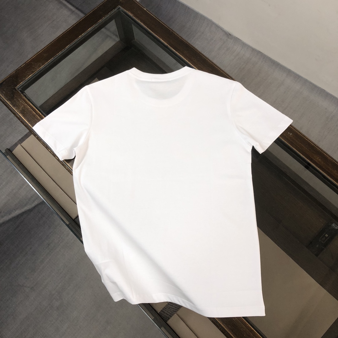 Gucci clothing-180