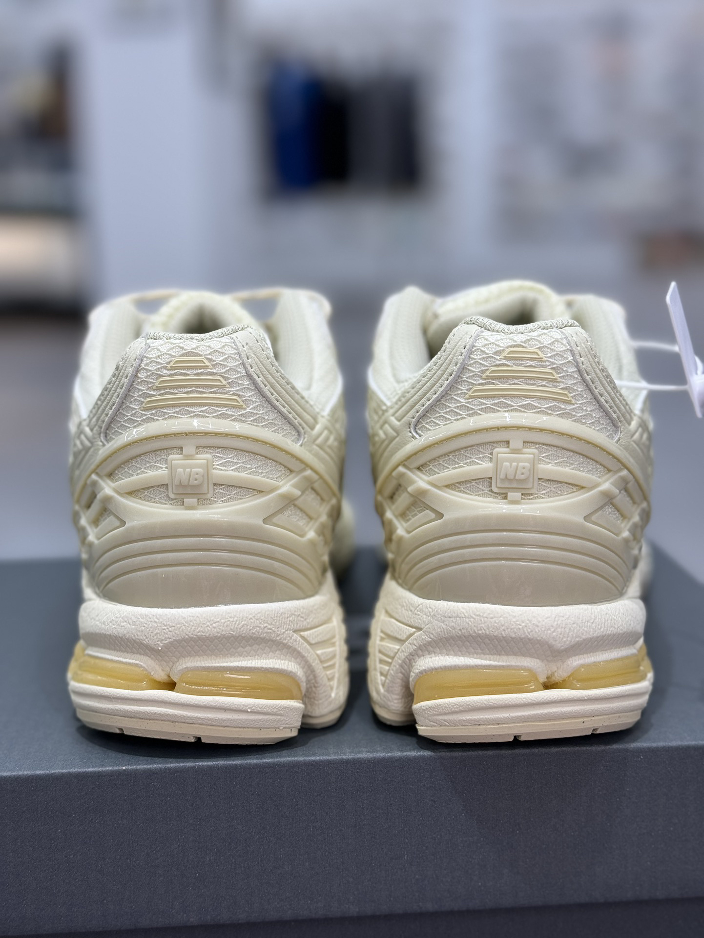 New Balance Sneakers-370