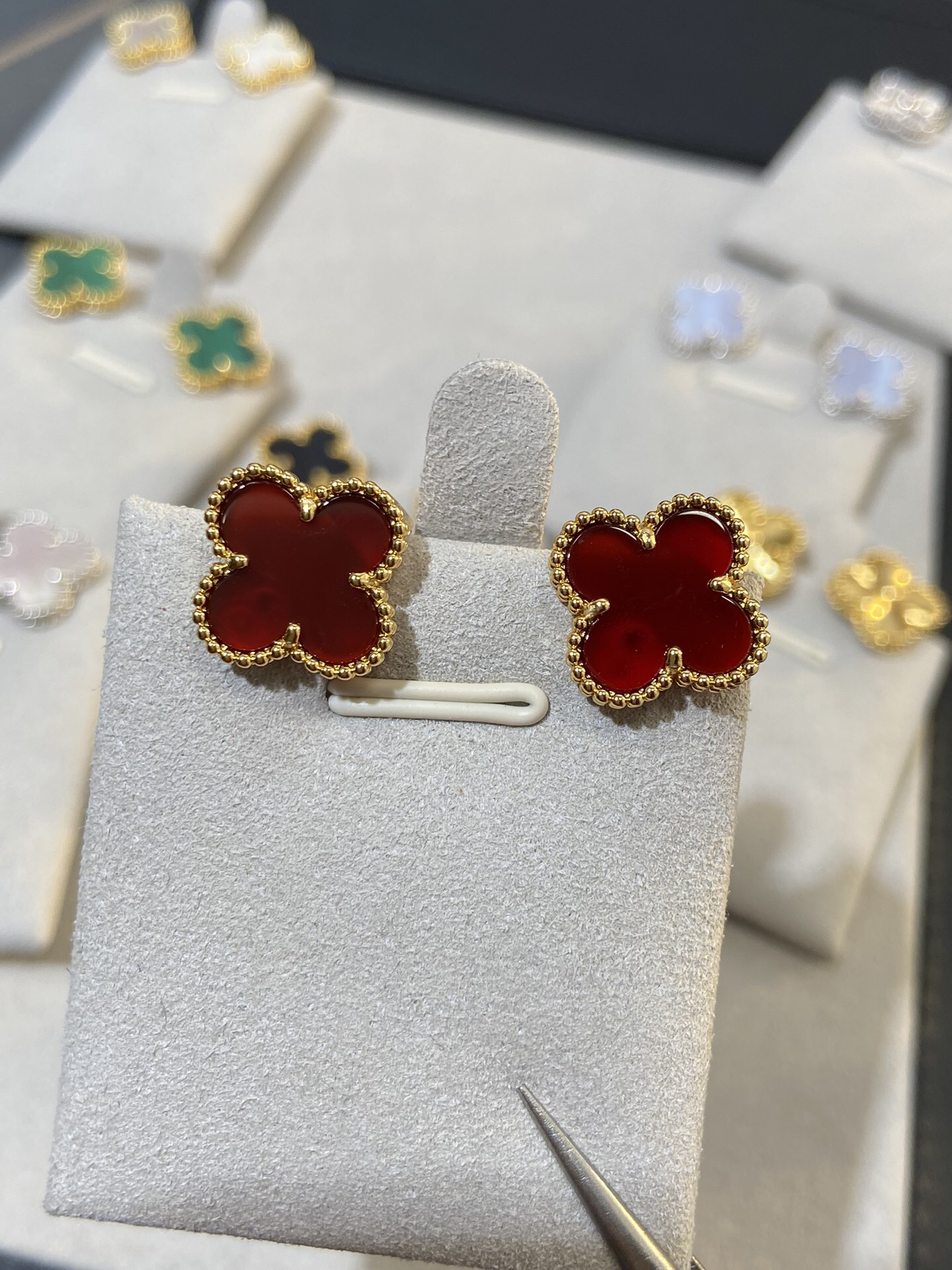 Van Cleef & Arpels earring-1