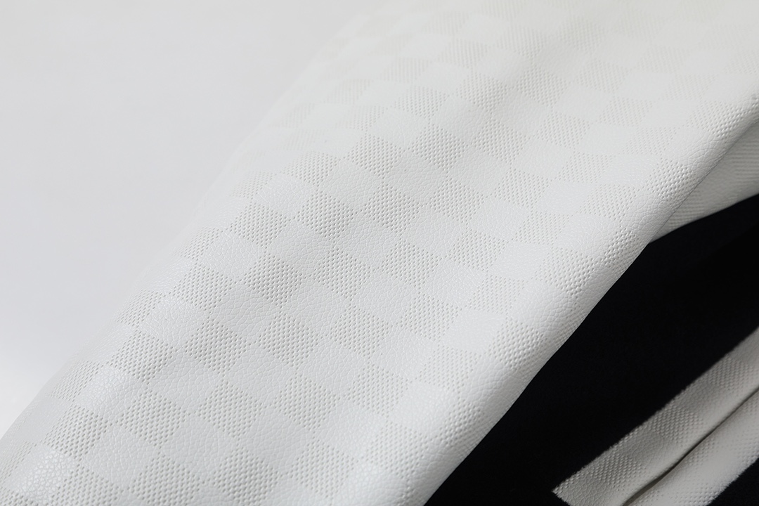 LV Clothing-270