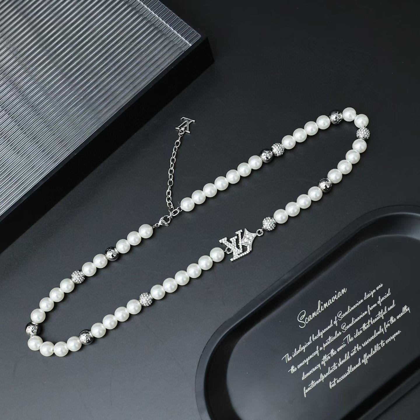 LV necklace-31