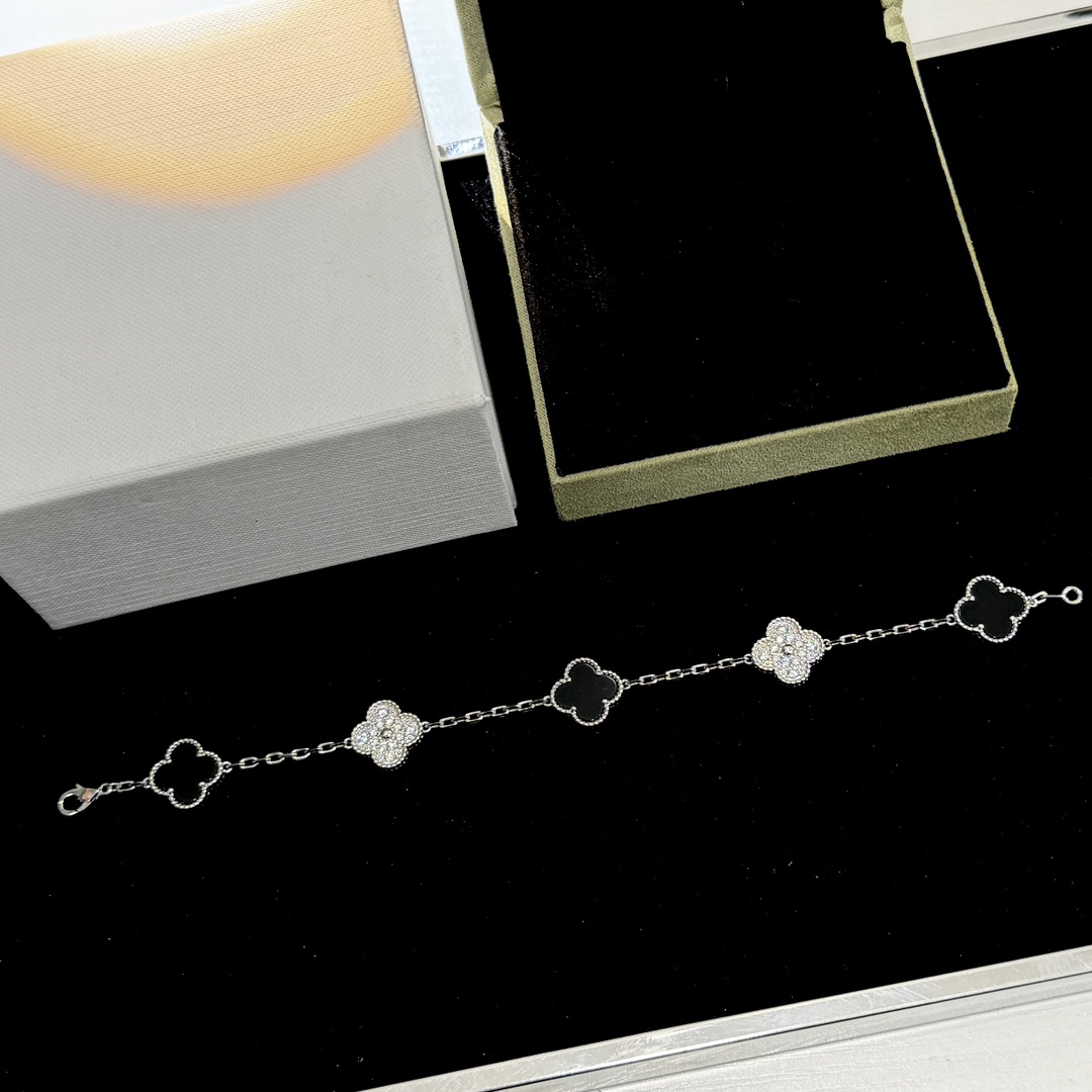 Van Cleef & Arpels Bracelet-30