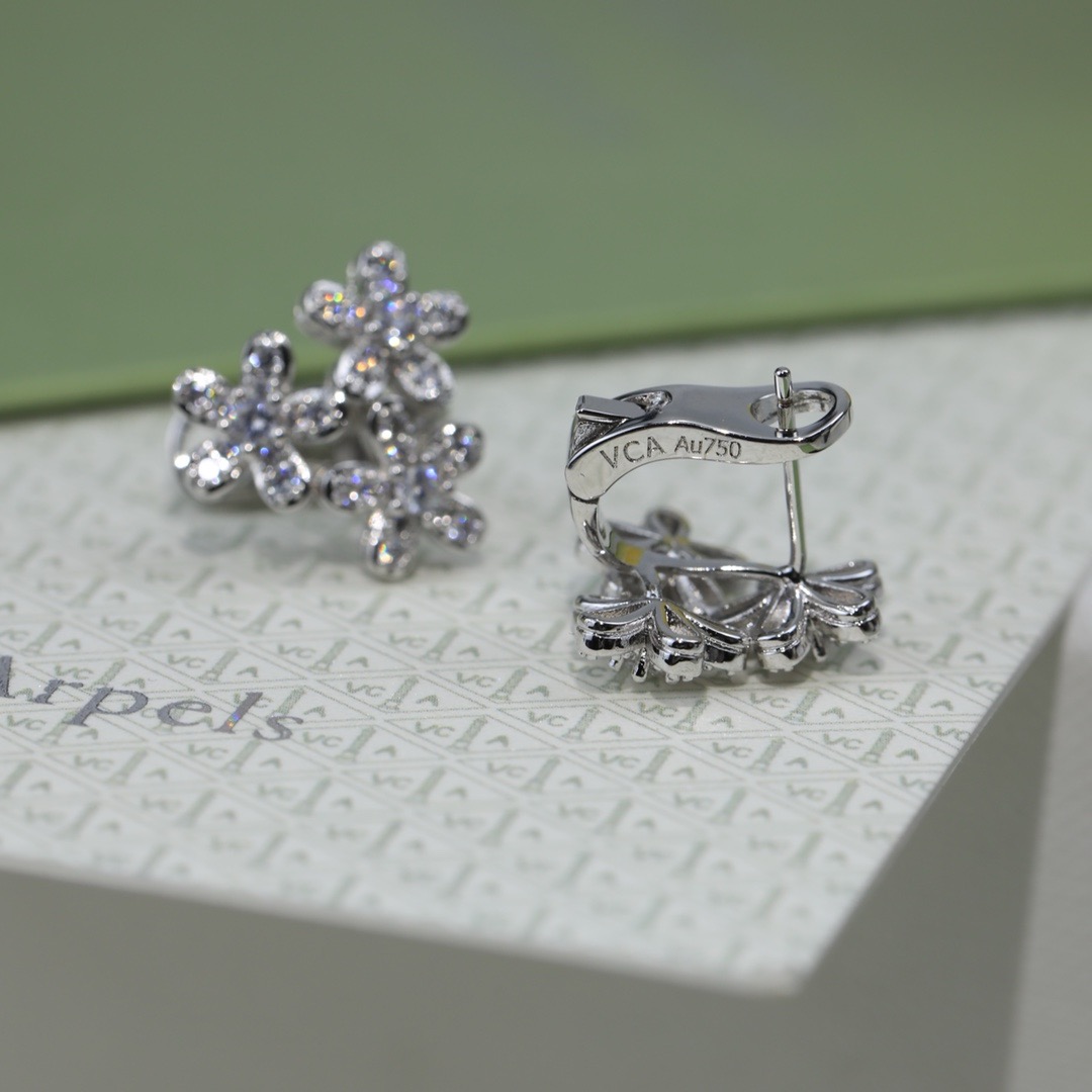 Van Cleef & Arpels earring-81