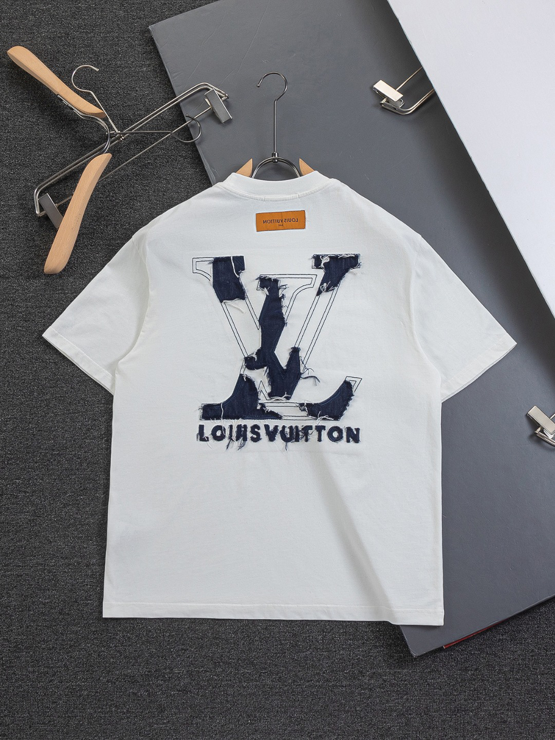 LV clothing-239