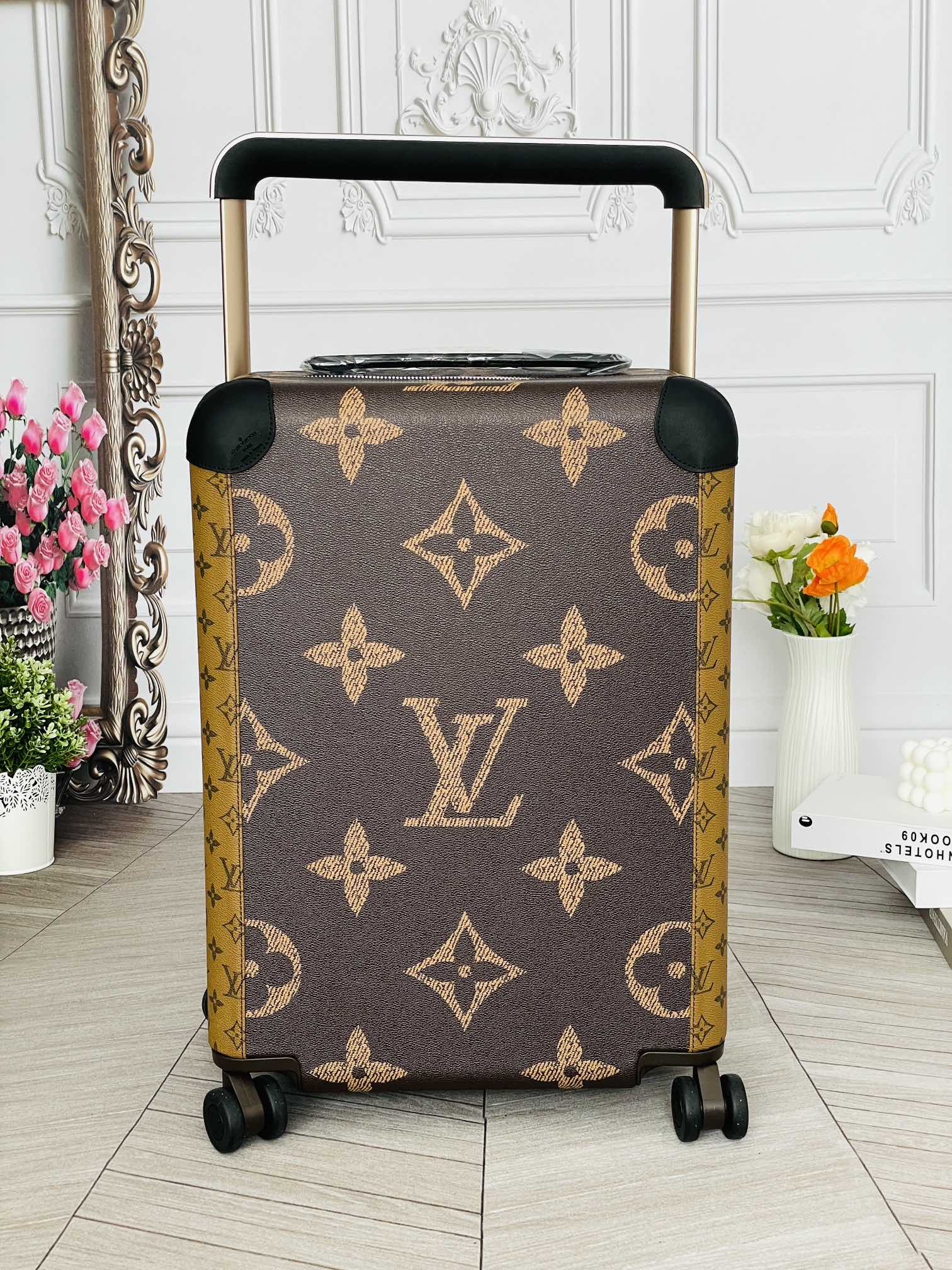 LV luggage-34