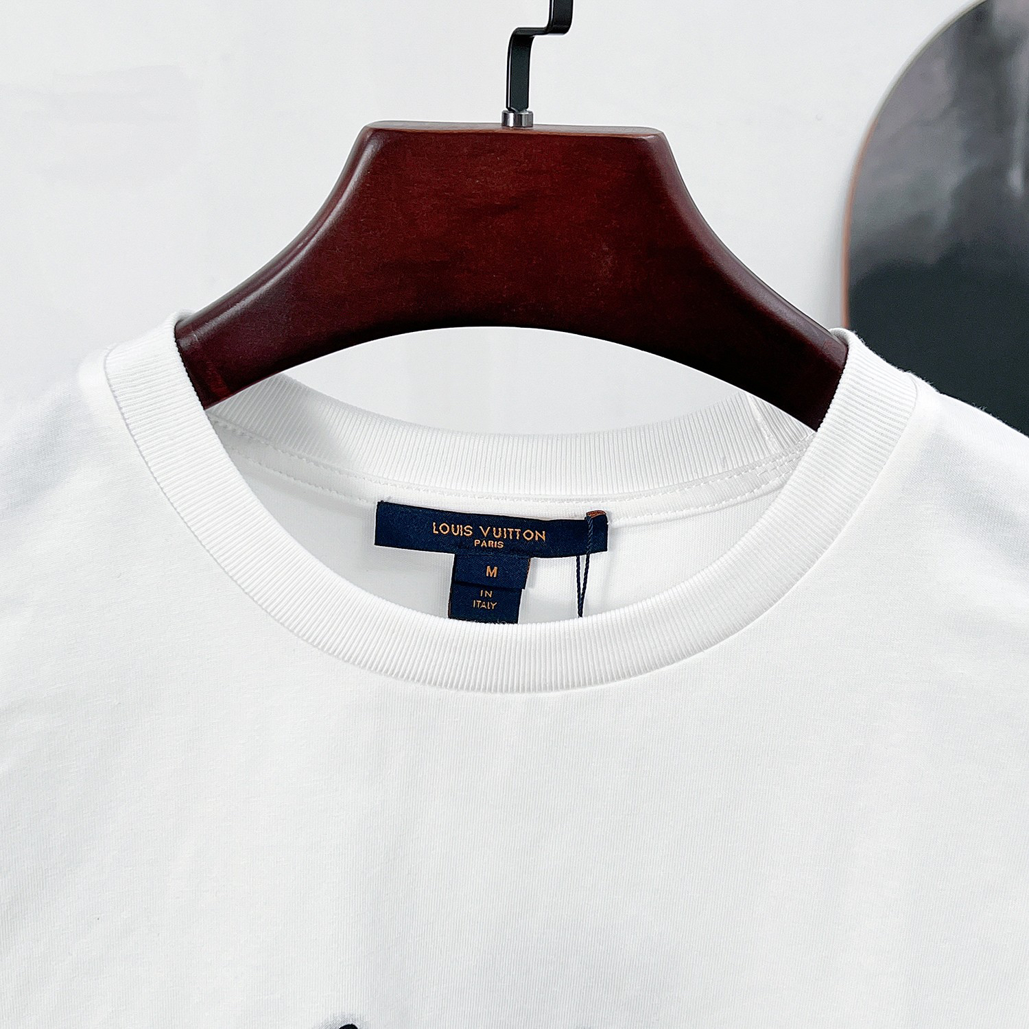 LV clothing-238