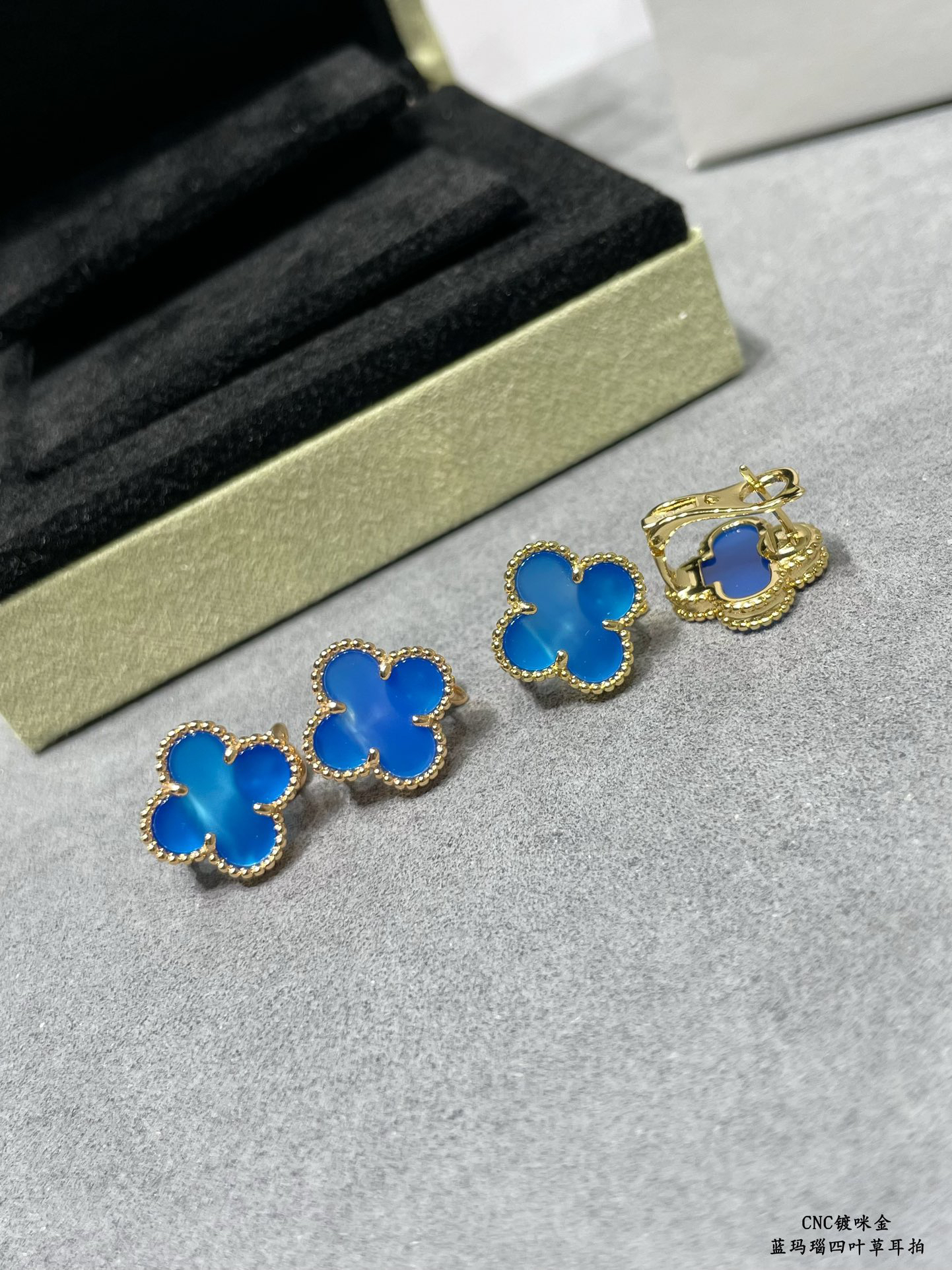 Van Cleef & Arpels earring-28
