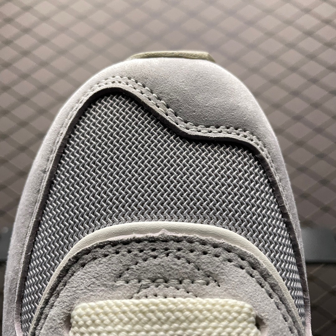 New Balance Sneakers-1