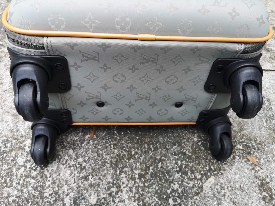 LV luggage-89