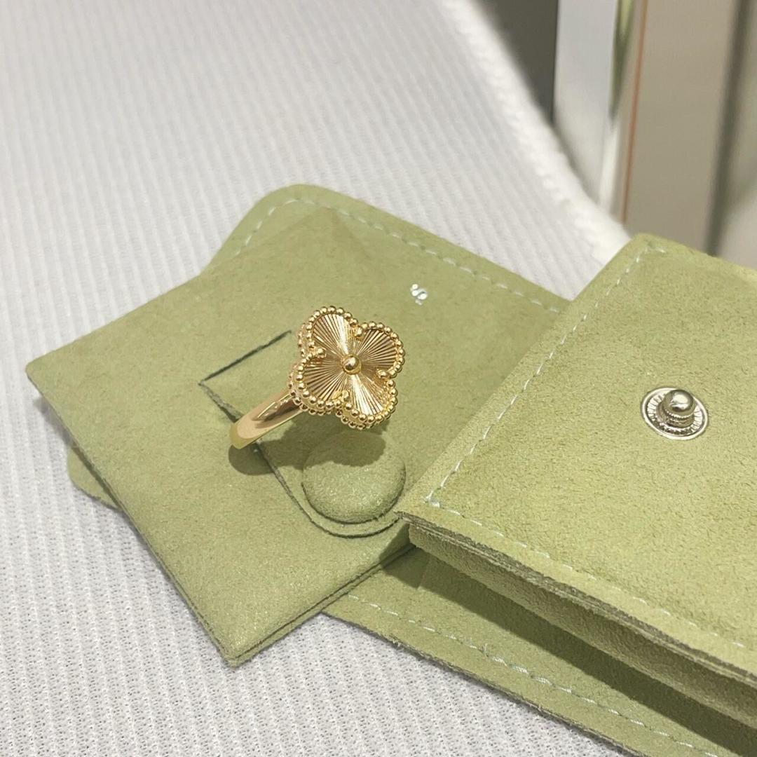 Van Cleef & Arpels ring-84