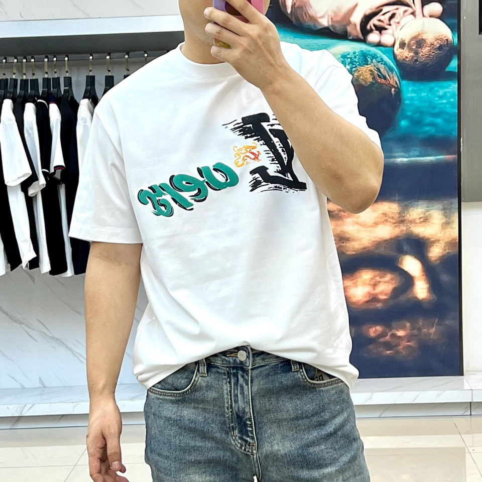 LV clothing-242