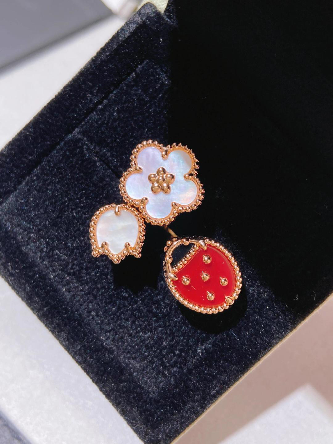 Van Cleef & Arpels ring-32