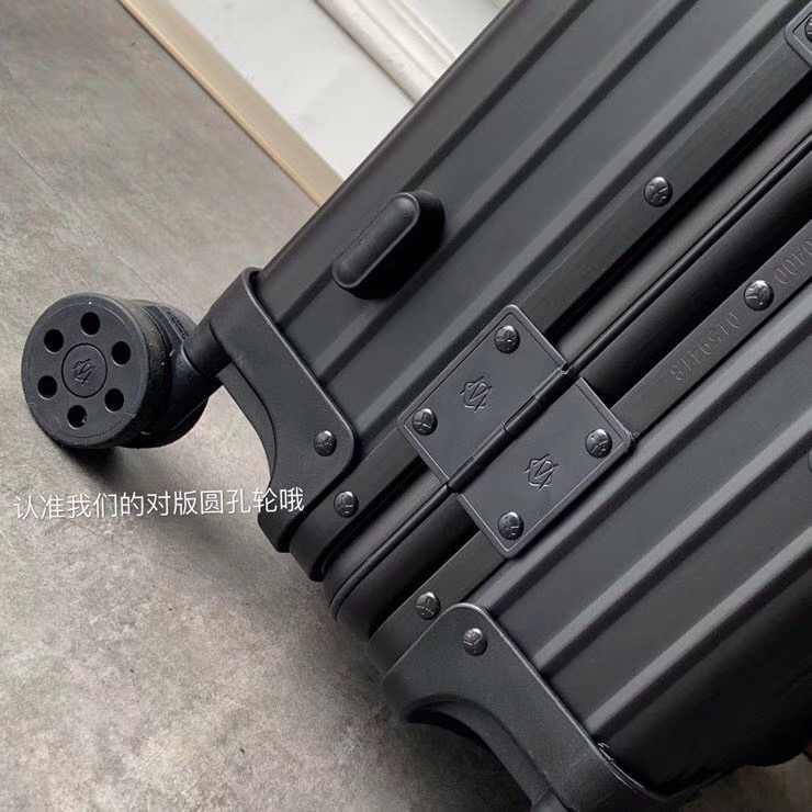 Fendi luggage-30