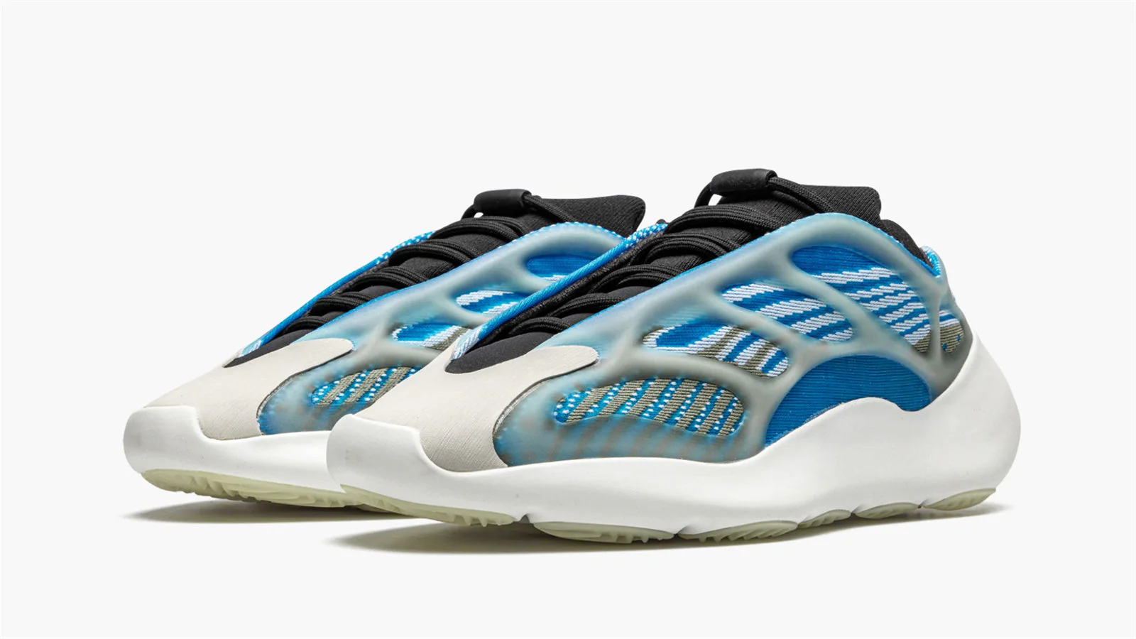 YEEZY 700 V3 