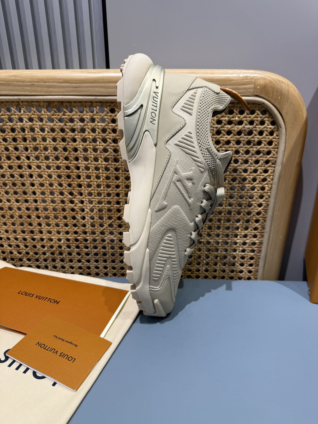 Lv Sneakers-184