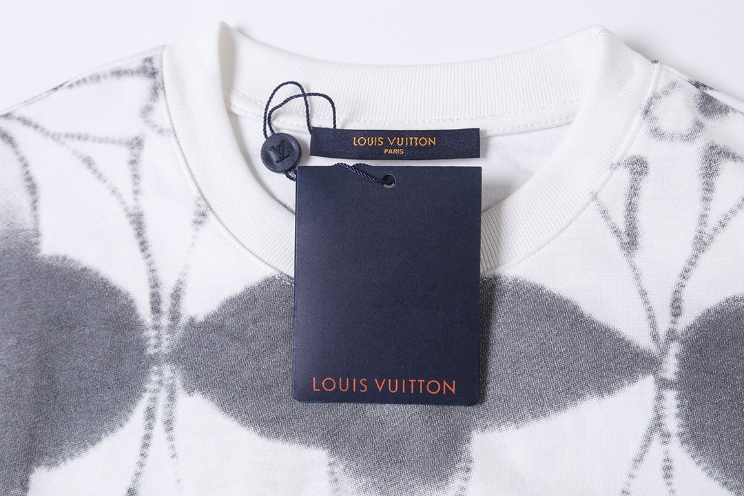 LV clothing-187