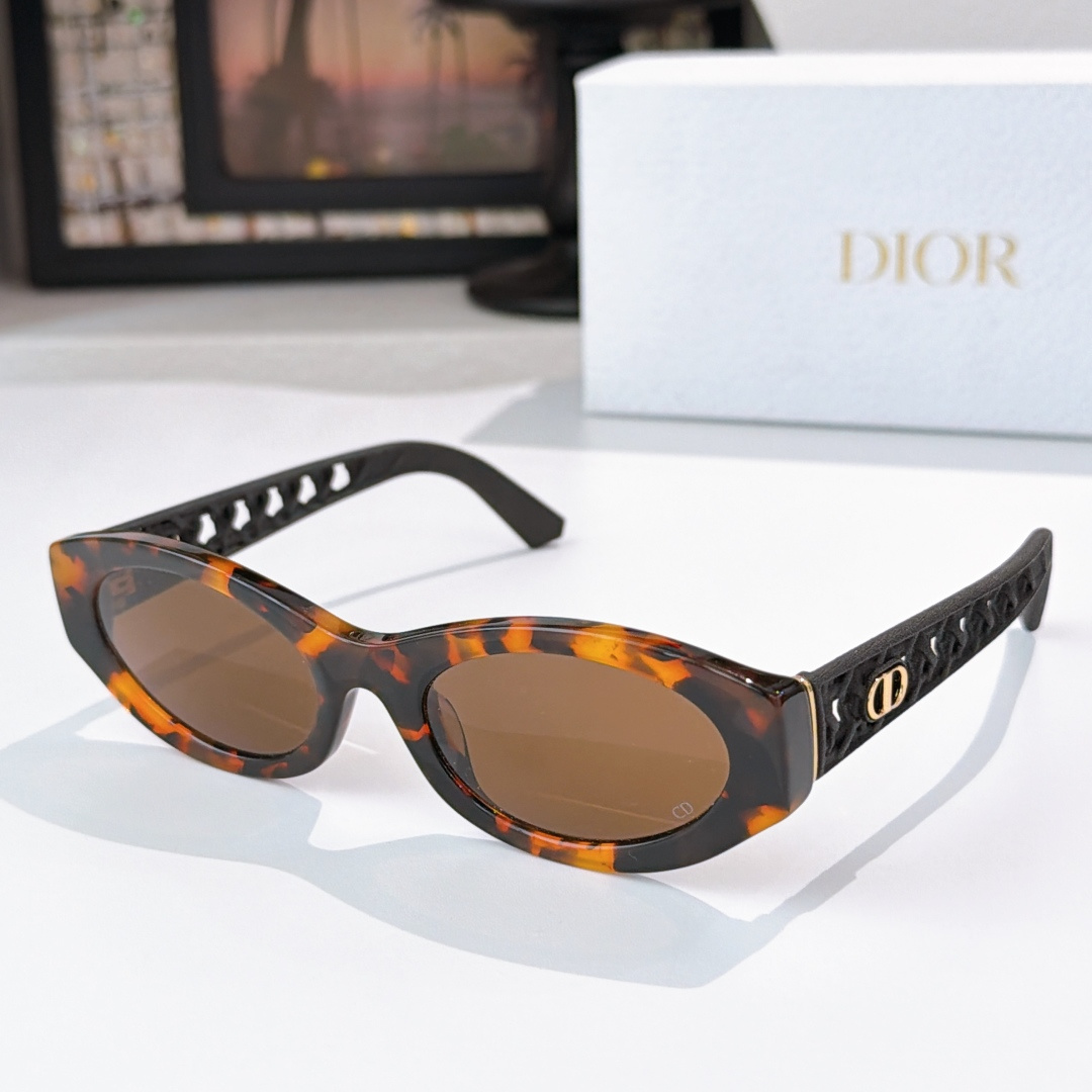 Dior glasses-70