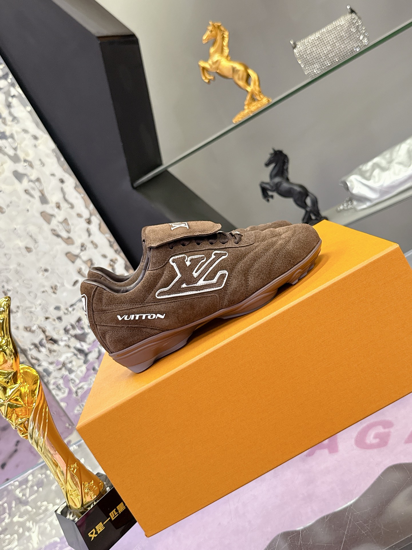 Lv Sneakers-110