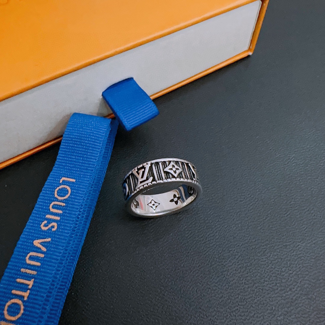 LV ring-69