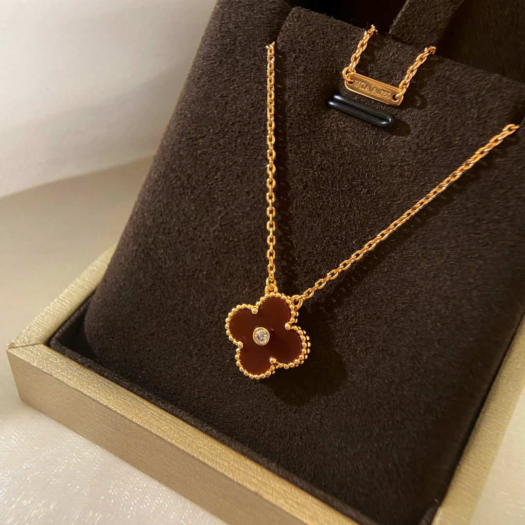 Van Cleef & Arpels necklace-140